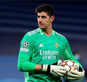 مشجعو أتلتيكو مدريد يعاقبون كورتوا