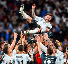 بقيادة ( الكبير) ميسي.. الارجنتين تهزم ايطاليا بالثلاثة وتفوز بلقب 