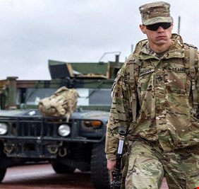 السفير الأمريكي يتحدث عن بناء أكثر من 100 منشأة لجيش بلاده في بولندا