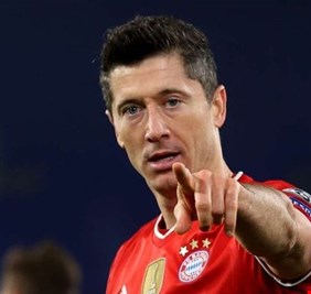 ليفاندوفسكي يهدد بايرن ميونخ بقانون 