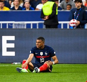 مبابي يتعرض لإصابة 