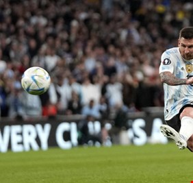 ميسي يسجل خمسة أهداف ويقود الأرجنتين لاكتساح إستونيا