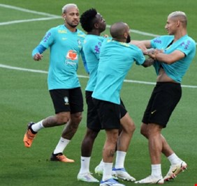 فينيسيوس يشتبك مع ريتشارليسون في تدريبات منتخب البرازيل