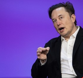 إيلون ماسك يهدد بإلغاء صفقة 