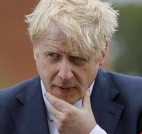 جونسون ينجو من اقتراع على سحب الثقة