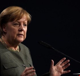 ميركل: لا جدوى من وساطتي الآن للتسوية في أوكرانيا