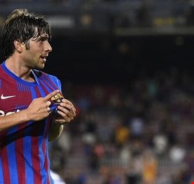 رسميا.. برشلونة يجدد عقد روبيرتو بشرط جزائي غريب