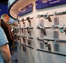 أمريكا.. اتفاق مبدئي يضع قيوداً على حمل السلاح