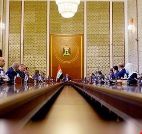 مجلس الوزراء يوجه الوزارات والهيئات الحكومية لاعداد قوائم بأسماء المتعاقدين لتثبيتهم