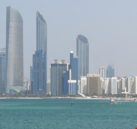 سكان الإمارات يشعرون بهزة أرضية ضربت جنوب إيران