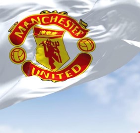 نجم مانشستر يونايتد يوكل 10 محامين لمقاضاة طالب مصري.. ما القصة؟