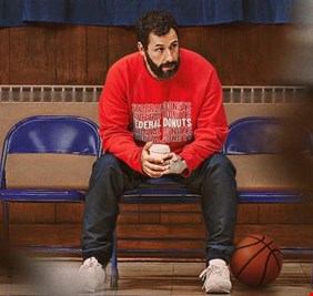 نتفليكس تحسن سمعة آدم ساندلر بفيلم جديد.. الأفضل في مسيرته