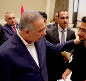 الكاظمي يتحدث عن حكومة مكشوفة الظهر سياسياً