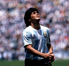 وفاة مارادونا: محاكمة 8 من الطاقم الطبي بتهمة 