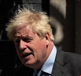 الغارديان : جونسون لا يستبعد ترحيل اللاجئين الأوكرانيين إلى رواندا