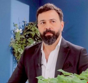 تيم حسن يخرج من جلباب 