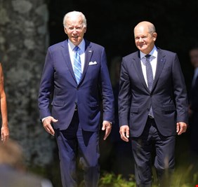 شولتس: وحدة الغرب 