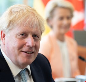 صحيفة: جونسون سيدعو دول الناتو إلى زيادة النفقات الدفاعية