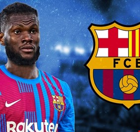 صفقة برشلونة الأولى.. البرسا يعلن ضم كيسي رسميا