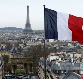 فرنسا تعيد عشرات الأطفال من مخيمات في سوريا الى اراضيها