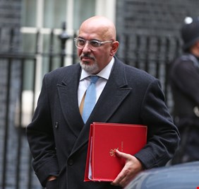 عراقي يتولى منصب وزير المالية البريطاني