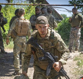 بريطانيا تعلن وصول طلائع العسكريين الأوكرانيين للخضوع لتدريب عسكري