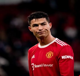 سخرية من رونالدو في ليفربول.. مطارنا يمنحك الخروج الأسرع من مانشستر