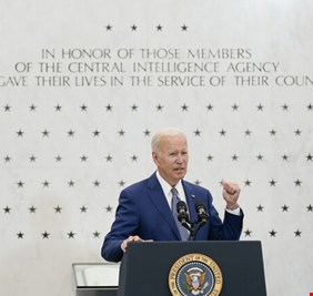 بايدن: استخباراتنا تلقت مسبقا المعلومات عن خطط بوتين بشأن أوكرانيا