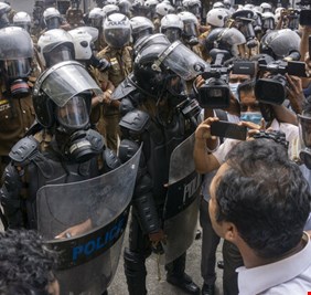 اجتماع طارئ لبرلمان سريلانكا.. وزعماء الأحزاب يطالبون الرئيس بالاستقالة