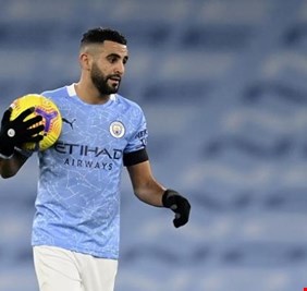 السيتي يبعد محرز عن سان جيرمان