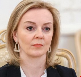 ليزا تراس تحصل على أصوات كافية من المحافظين للترشح لخلافة جونسون