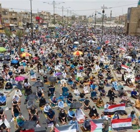 تقرير موقع بريطاني يكشف ما وراء الصلاة الحاشدة التي دعا إليها الصدر في بغداد