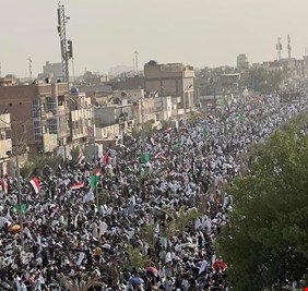 صور أولية لبدء تجمع المصلين في شارع الفلاح بمدينة الصدر