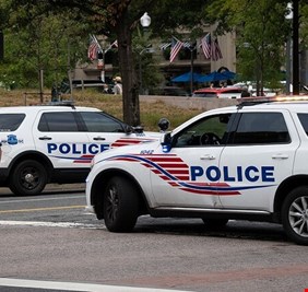 شرطي خارج الخدمة يقتل رجلا في إطلاق نار بالعاصمة الأمريكية