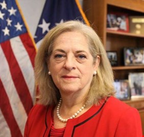 واشنطن لن تتدخل باختيار رئيس الجمهورية.. السفيرة الأمريكية ببغداد تعلق على قرار الصدر بسحب نوابه