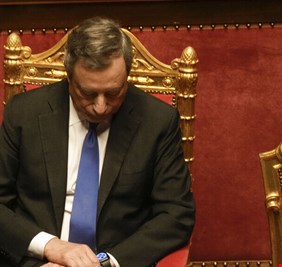 رئيس وزراء إيطاليا يضع شروطا للبقاء في المنصب