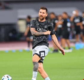 ميسي يفاجئ مدرب باريس الجديد