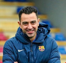 جلسة تشافي تقنع لاعب برشلونة بالبقاء