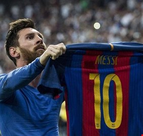 رئيس برشلونة: أنا مدين لميسي.. ولابد من عودته!