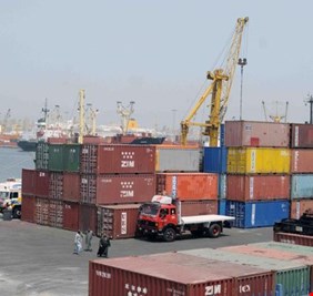 أكثر من 44 الف طن من مادة السكر الخام تصل ميناء ام قصر