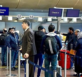 بالفيديو .. مبارك لوزير النقل.. مواطنون عراقيون محجوزون في مطار كوبن هاگن أربعة أيام بسبب (تاير) عاطل في طائرة الخطوط الجوية العراقية..