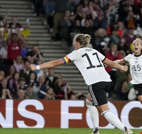 ألمانيا تهزم فرنسا وتضرب موعدا مع إنجلترا في نهائي 