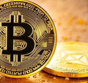 ارتفاع عملة البيتكوين وتتجاوز 24 ألف دولار