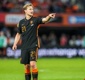 دي يونغ يتخذ قراره النهائي بشأن عرض مانشستر يونايتد