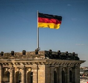 بلومبرغ تتوقع فقدان ألمانيا دور القيادة في الاتحاد الأوروبي