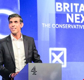 سوناك: لن أوظّف جونسون