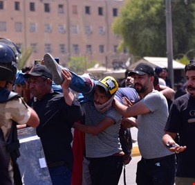 تسجيل اصابات بين صفوف المتظاهرين أمام الخضراء