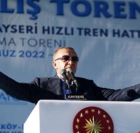 عشرات النواب الفرنسيين ينددون بسياسة 