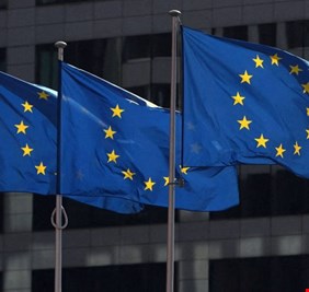 الاتحاد الاوروبي قلق من 