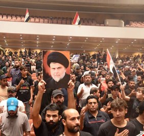 مقرب من الصدر يصدر توجيهات للمعتصمين داخل مجلس النواب